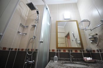 Manuela Hotel