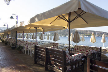 Manuela Hotel