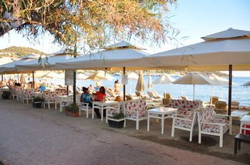 Manuela Hotel