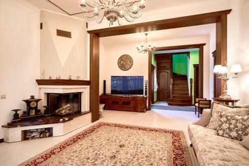 Villa M.s. Kuznetsov Apartments