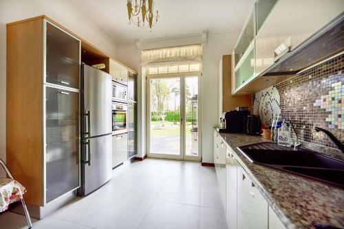 Villa M.s. Kuznetsov Apartments