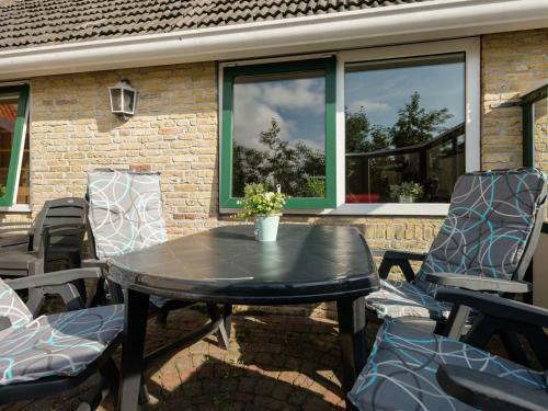 Spacious Apartment In Oosterend Terschelling Amidst Meadows