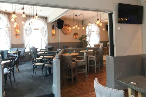 Hostal The Derby Hotel