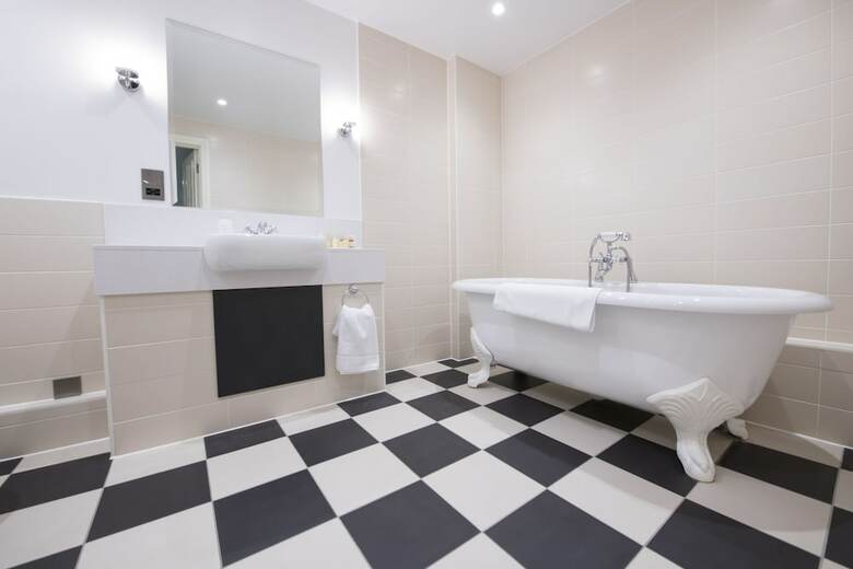 Yarrow Hotel