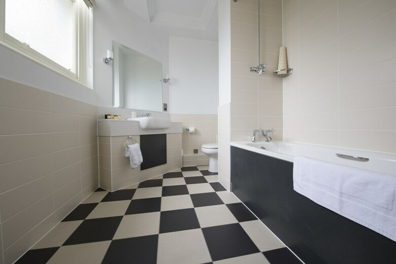 Yarrow Hotel
