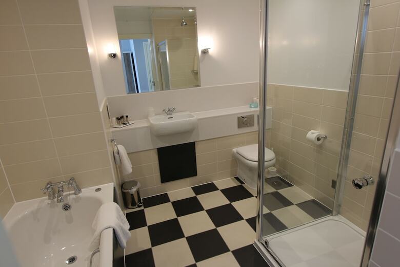 Yarrow Hotel