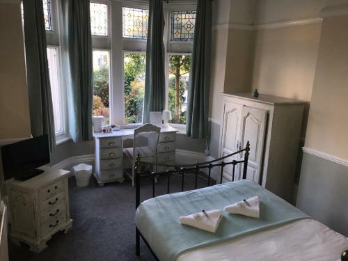 Hostal Cfeleven Hotel & Gin Bar