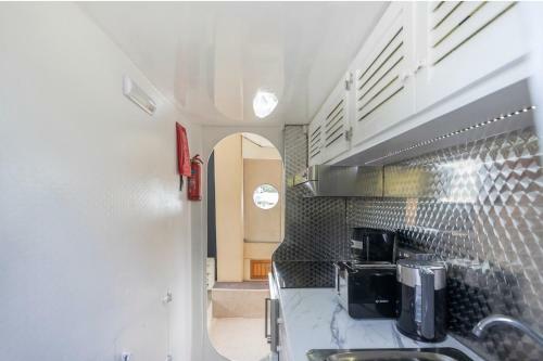 Riverscapes Heated Yacht Eucala