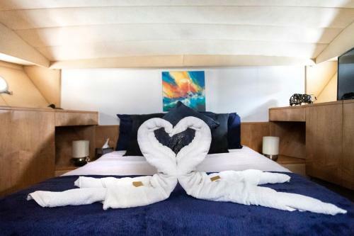 Riverscapes Heated Yacht Eucala