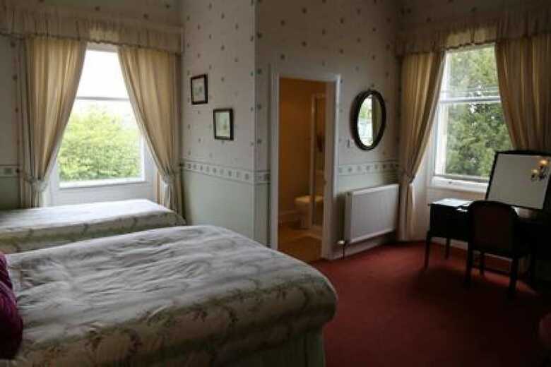 Hostal The Pines Guesthouse