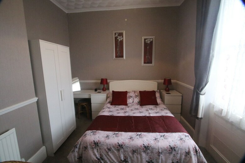 Hostal Spring Garden Guest House