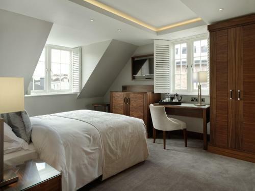 One Warwick Park Hotel