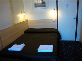Metro Hotel
