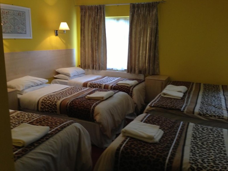 Bed & Breakfast Acton Town Hotel