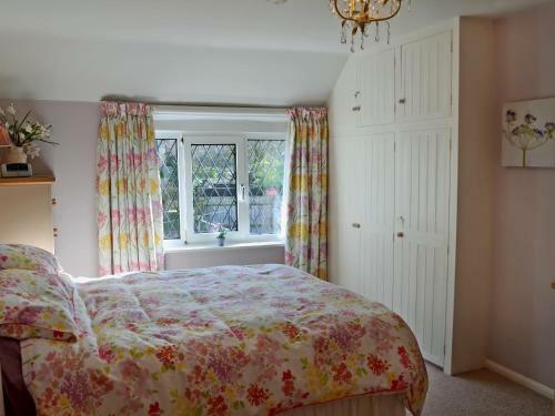 Lace Cottage