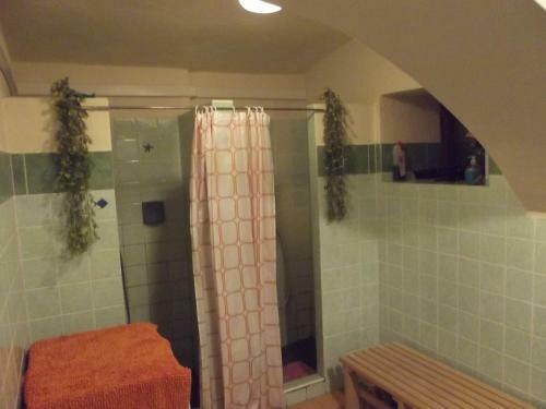 Hostal Guest House Leona