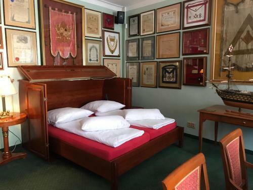 Hostal Pension Masonic House