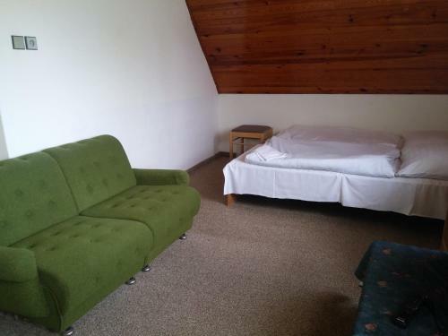 Hostal Penzion Lovochemie