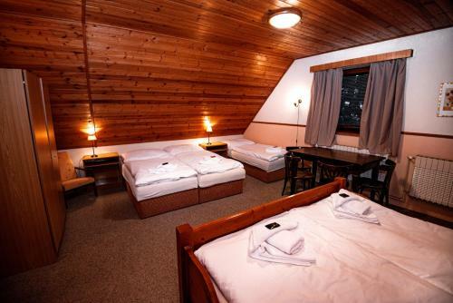 Hostal Penzion ?ert
