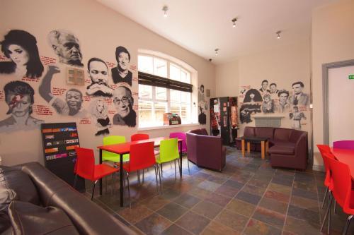 Albergue Albatross Backpackers In!