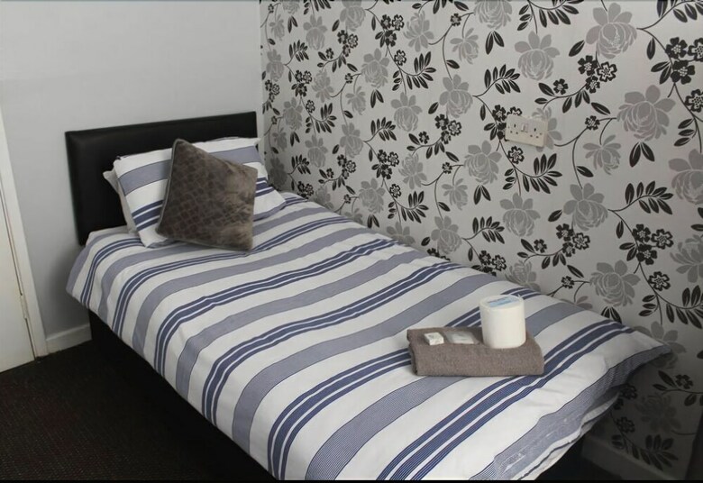 Hostal The Vale Hotel