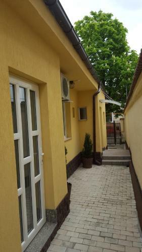 Hostal Vis A Vis Studio