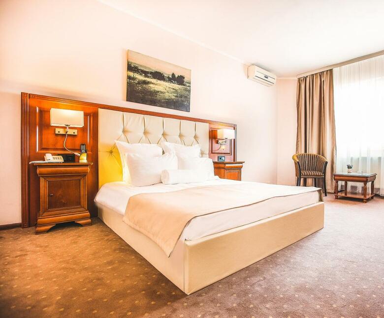 Hotel Athos R.m.t.