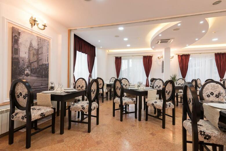Hotel Athos R.m.t.