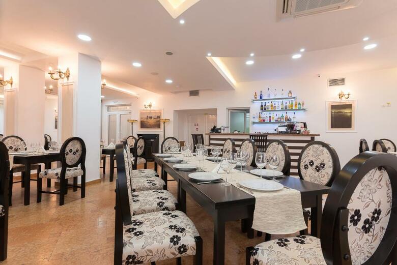 Hotel Athos R.m.t.