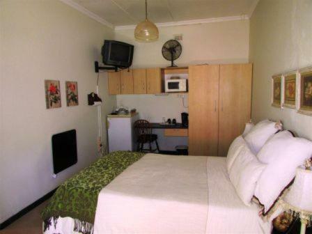 Hostal Falcon Crest Self Catering Cottages