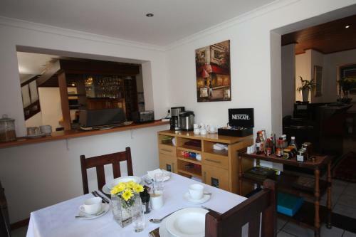 Hostal Marren House
