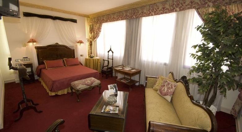 Hotel Foxa 25