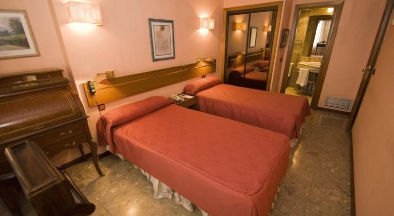 Hotel Foxa 25