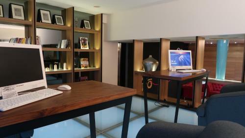 Amici Hotel Six Star Hostel