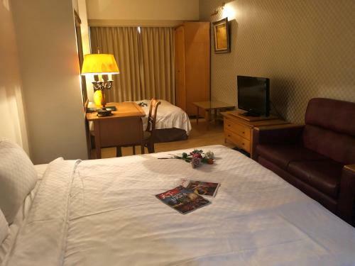 Berkeley Business Hotel Zhongzheng