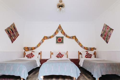 Hostal Trip.le Guest House