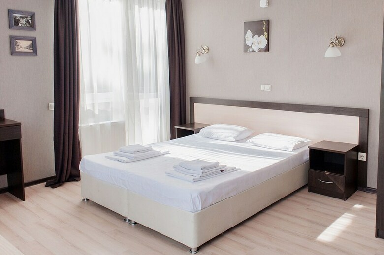 Oplot Hotel
