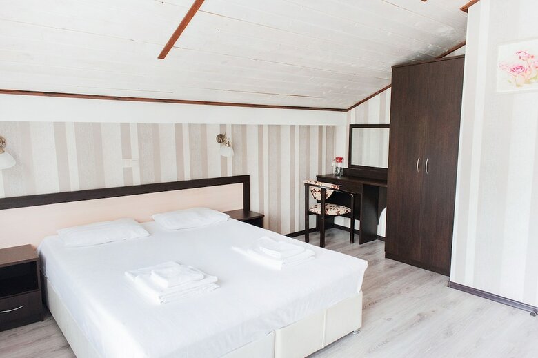 Oplot Hotel