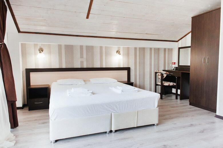 Oplot Hotel