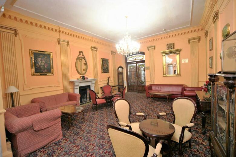 Hotel Bristol