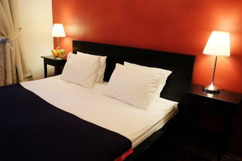 Crossroads Hotel