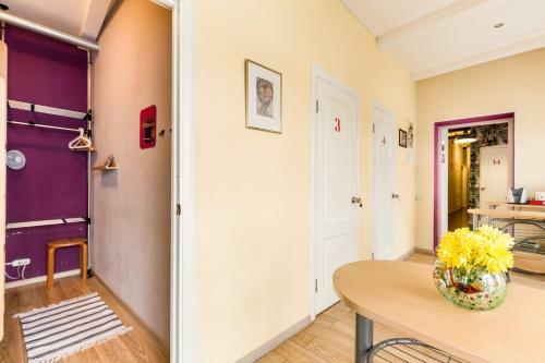 Hostel Whose Suitcase