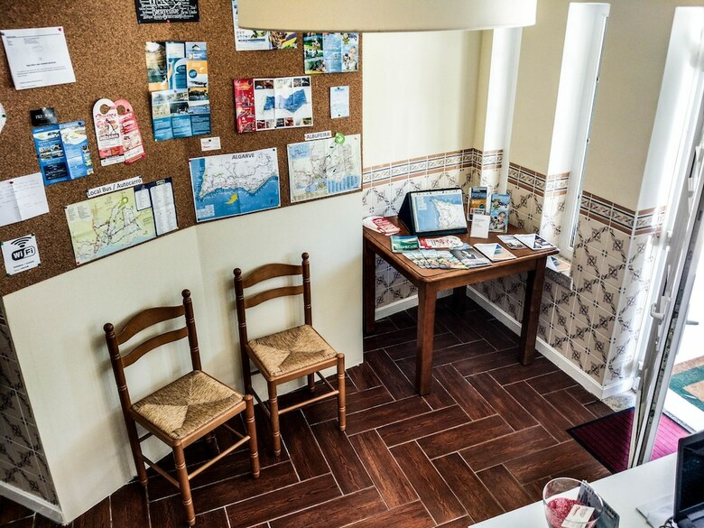 Hostal Albufeira Lounge Guesthouse