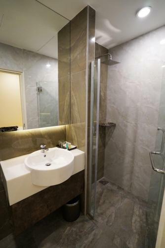 Ritzton Hotel