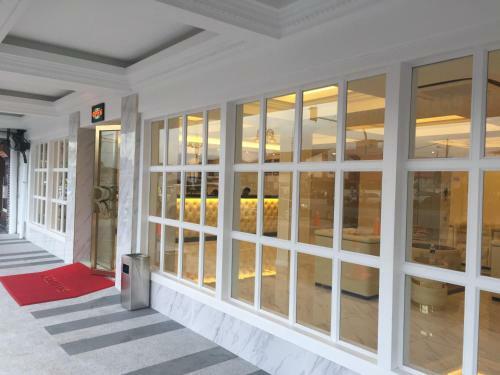 Ritzton Hotel