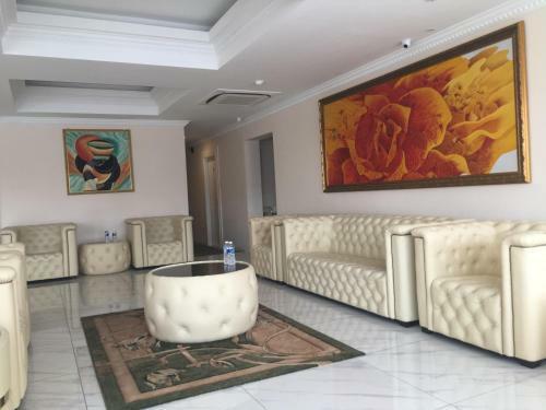 Ritzton Hotel
