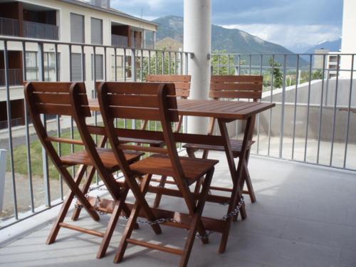 Apartamentos Valle De Tena - Las Margas Golf