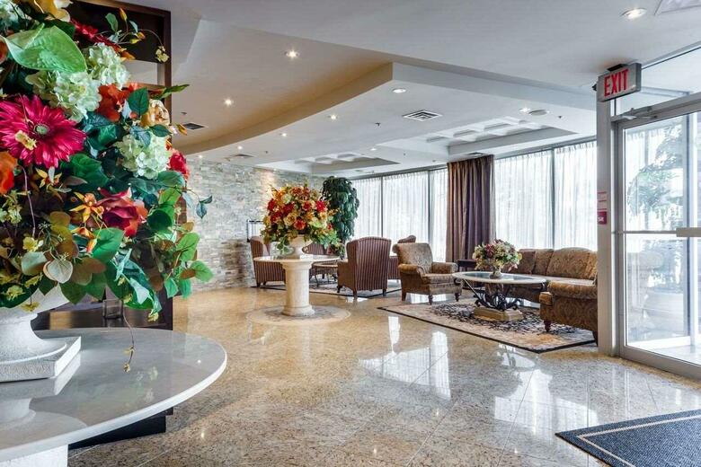 Hotel Monte Carlo Inn Airport Suites