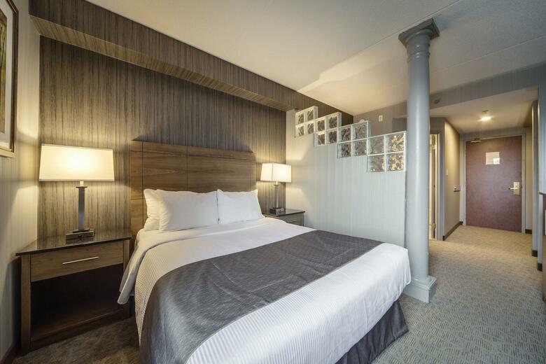 Hotel Monte Carlo Inn Airport Suites