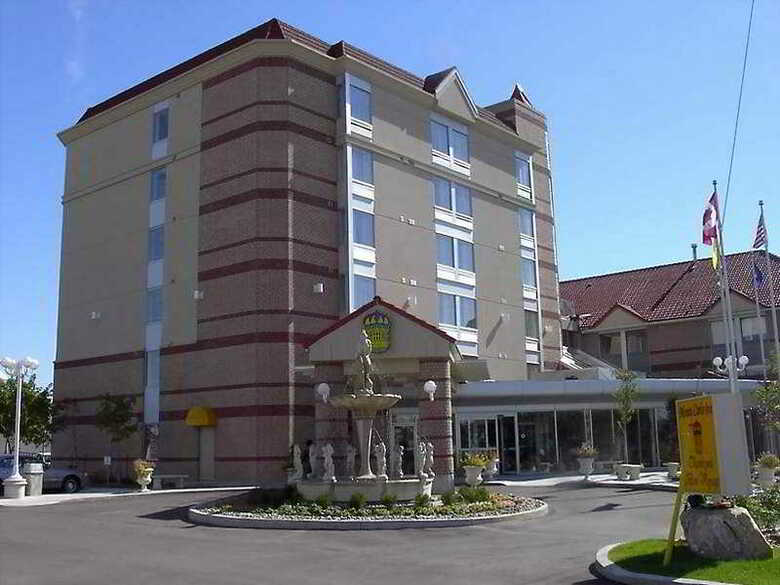 Hotel Monte Carlo Inn Airport Suites